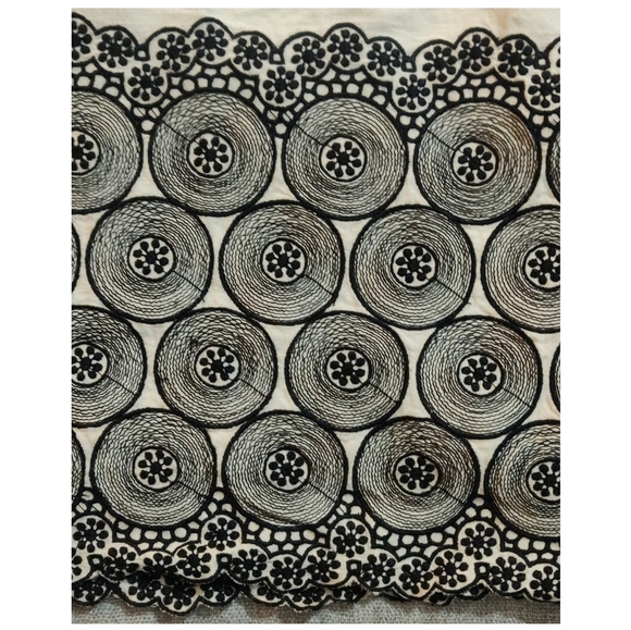 Embroidered strap dress - Picture 5 of 8